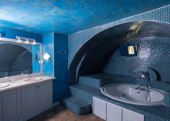 Asha Luxury 4* Fira (Santorini)