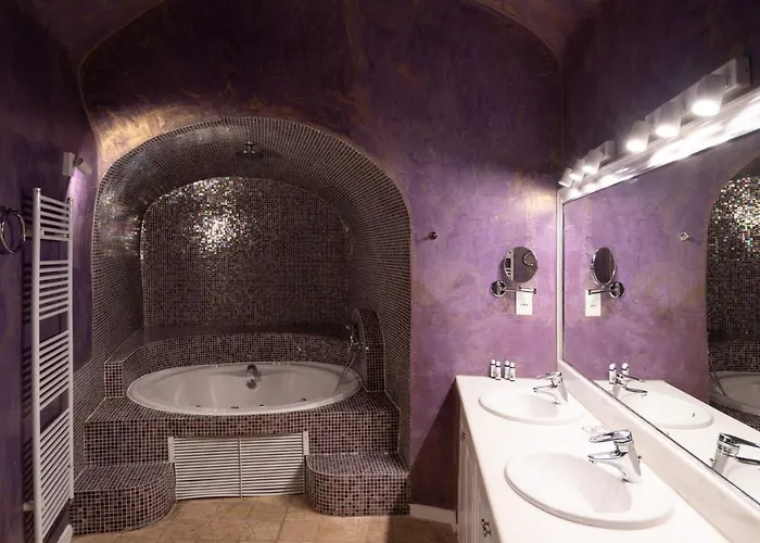 Asha Luxury Fira (Santorini)