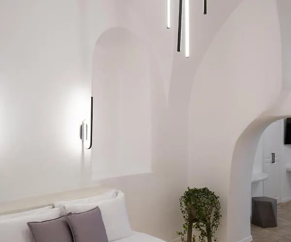 Asha Luxury Fira (Santorini)